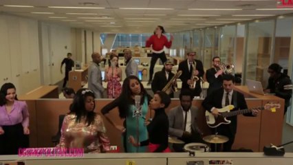 Mashup des Hits de 2013 par Postmodern Jukebox en 1 seule prise! Enorme medley...