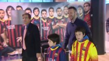 Un padre y sus dos hijos, los visitantes número 25 millones del Museo del Barça