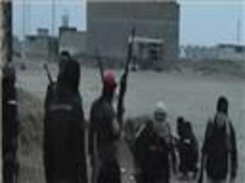 مسلحو العشائر يسيطرون على معسكر المزرعة