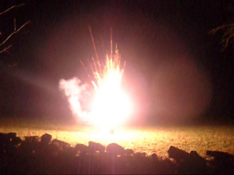 NR.17-Rakete im doppelten Steinrohr