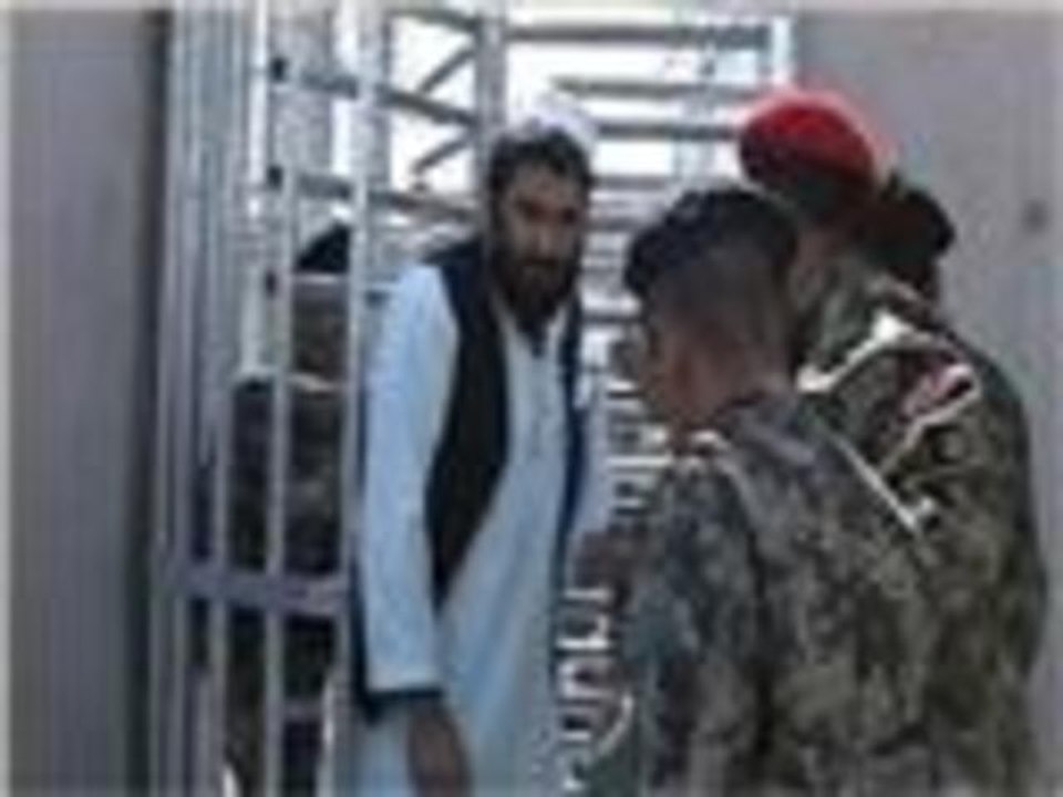 الإفراج عن معتقلين خطرين من طالبان أفغانستان
