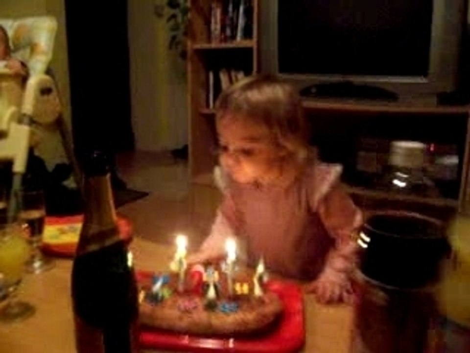 Marion souffle les bougies le 25.11.06