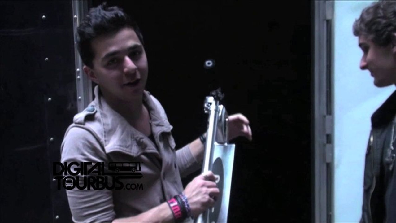 Action Item - BUS INVADERS Ep. 285