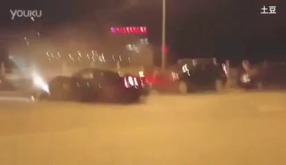 Nissan GT-R Crash - Dumbest driver ever!