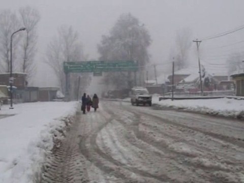 Snow Falling in Srinagar And Peoples Life at Winter in India