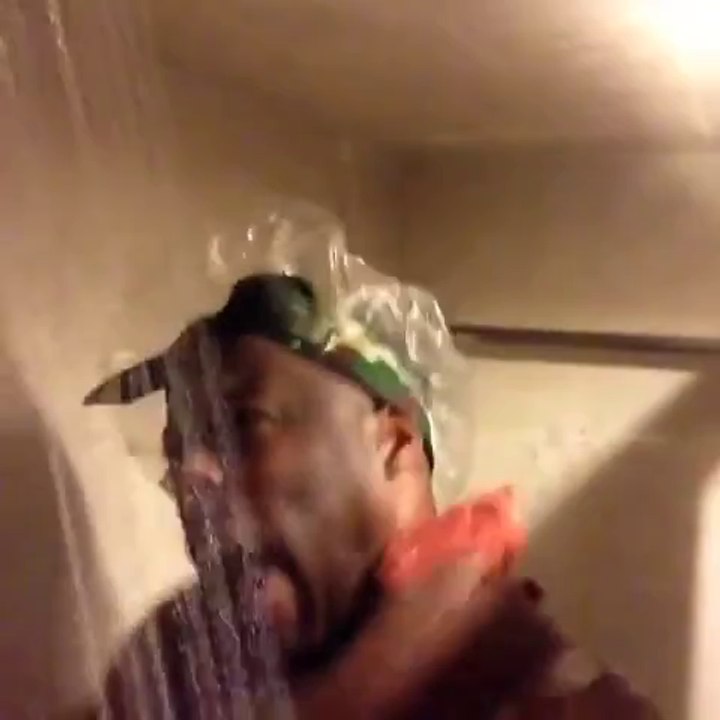 _Thugs In The Shower!_