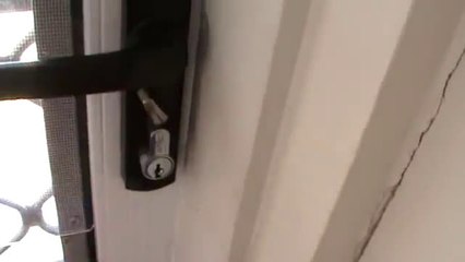 How To Lock a Safety Screen