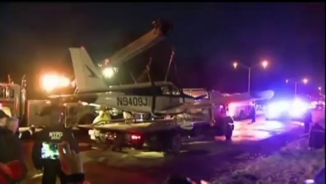 A New York, un avion contraint d'atterrir au beau milieu de l'autoroute