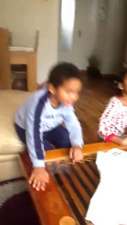 Mon neveu et la nièce comptant jusqu'à dix!