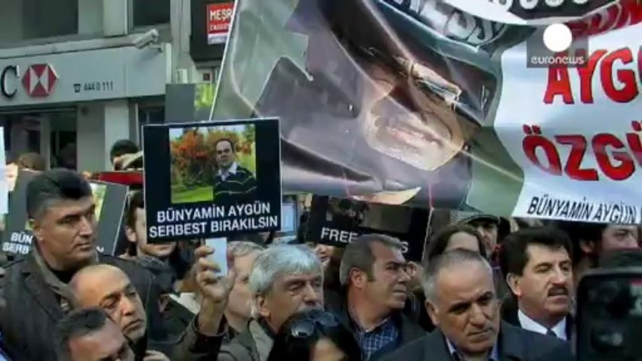Turkish journalists rally over colleagues kidnapped in Syria
