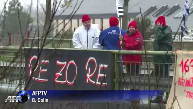 Les Bonnets rouges vent debout sur les ponts bretons