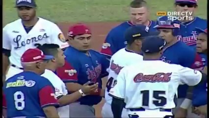 Expulsan a Álex Cabrera y Armando Galarraga tras enfrentarse