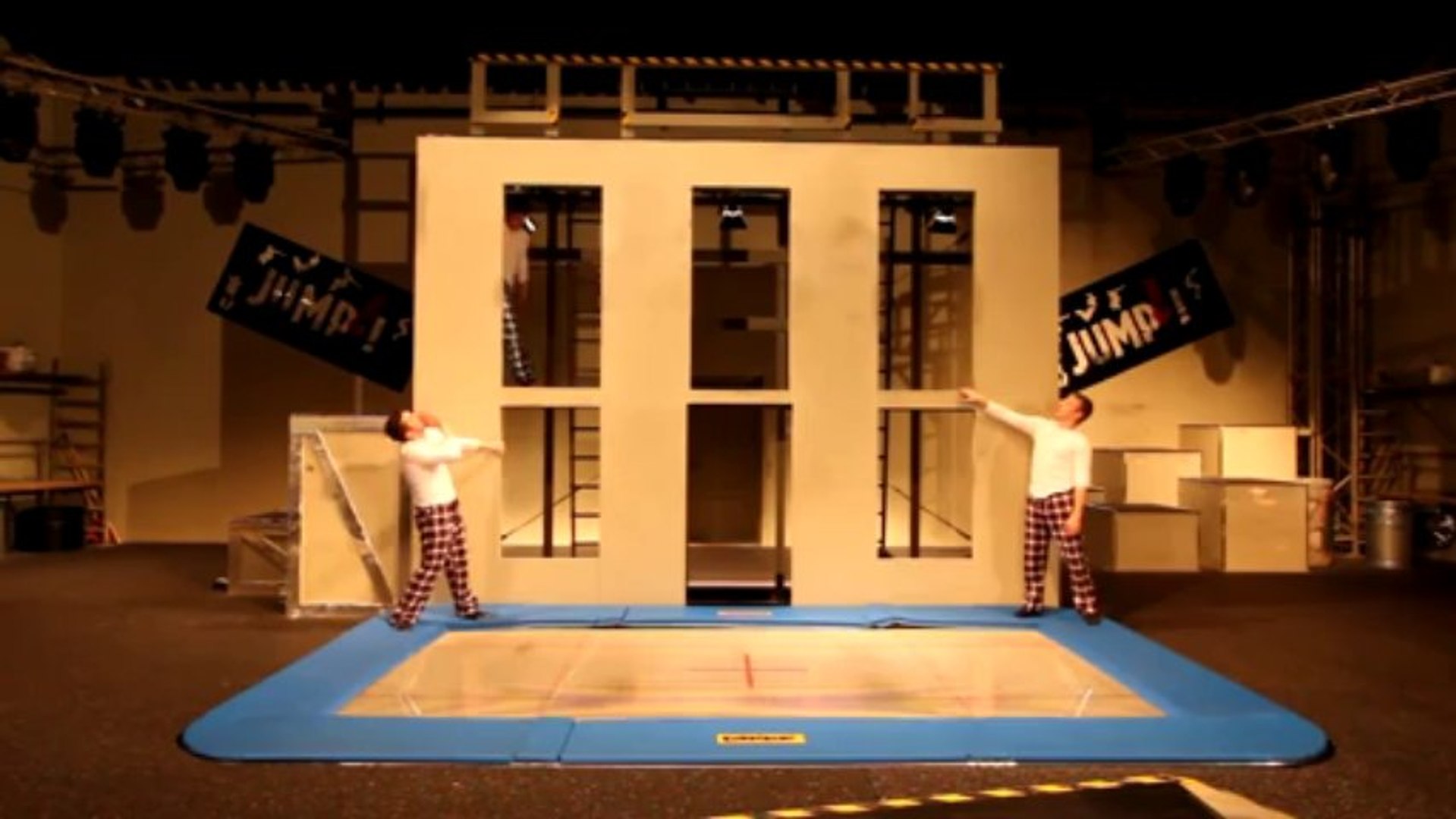 Trampoline wall act - amazing circus artists! - Vidéo Dailymotion