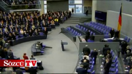 Merkel kalça kemiğini kırdı