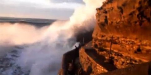 Un amateur a filmé la vague qui a emporté une femme à Biarritz - 06/01