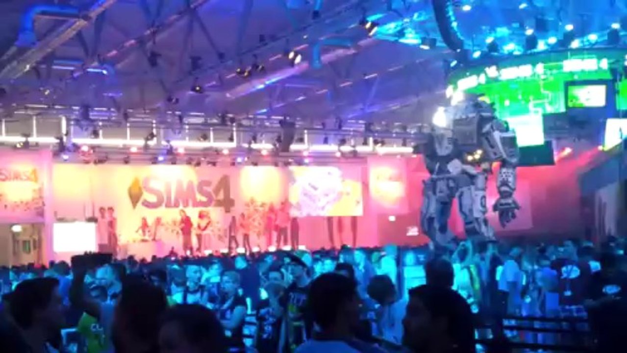 GamesCom 2013 -- Party-Hour beim EA-Stand   [FullHD]