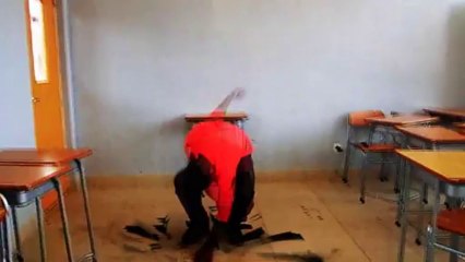 Gabriel Css derrubando chão