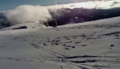 Why You Shouldn't Snowboard While Holding the Tablet With Both Hands