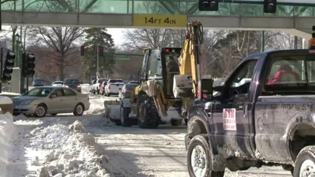Snow and bitter cold freeze US midwest