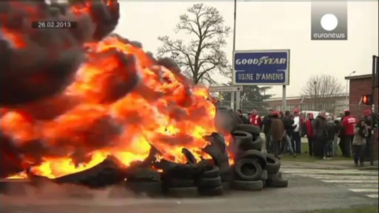 French Goodyear workers hold bosses hostage over job cuts
