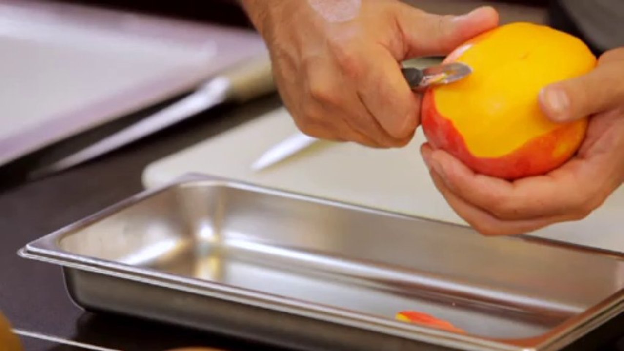 Eplucher une mangue