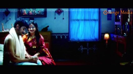 Uday Kiran Hugging With Swetha Basu From Nuvekadunte Nenakkada Unta Movie