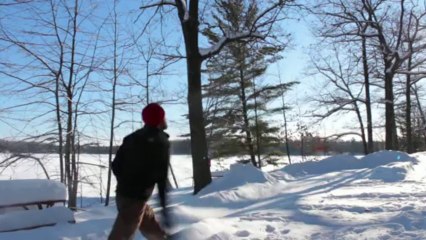 Video herunterladen: Choses à faire quand il fait très Froid! Bien Marrant...