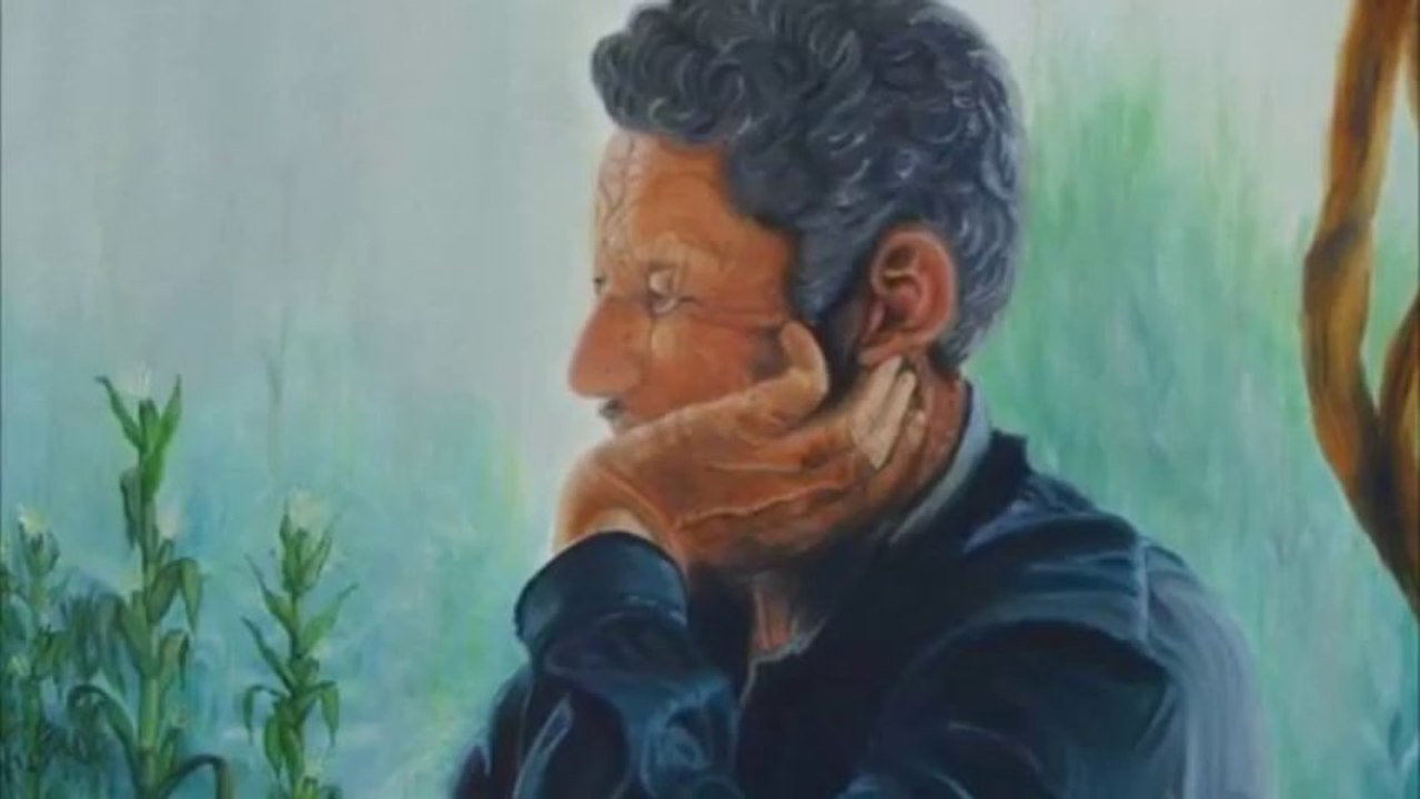 Teslim Budak Yar saçını yan taramış