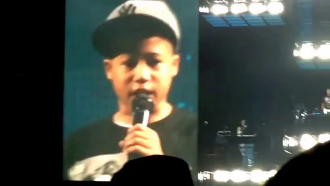 Jay Z Brings 12 Year Old Fan On Stage During Concert - Greensboro, NC