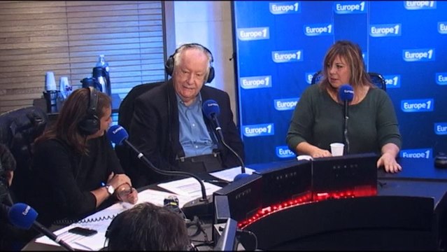 En plein vol, il sauve ses ennemis !
