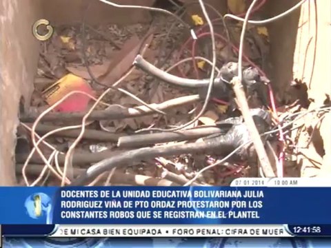 Docentes y vecinos de la escuela Julia Rodríguez Viña de Puerto Ordaz protestaron contra robos