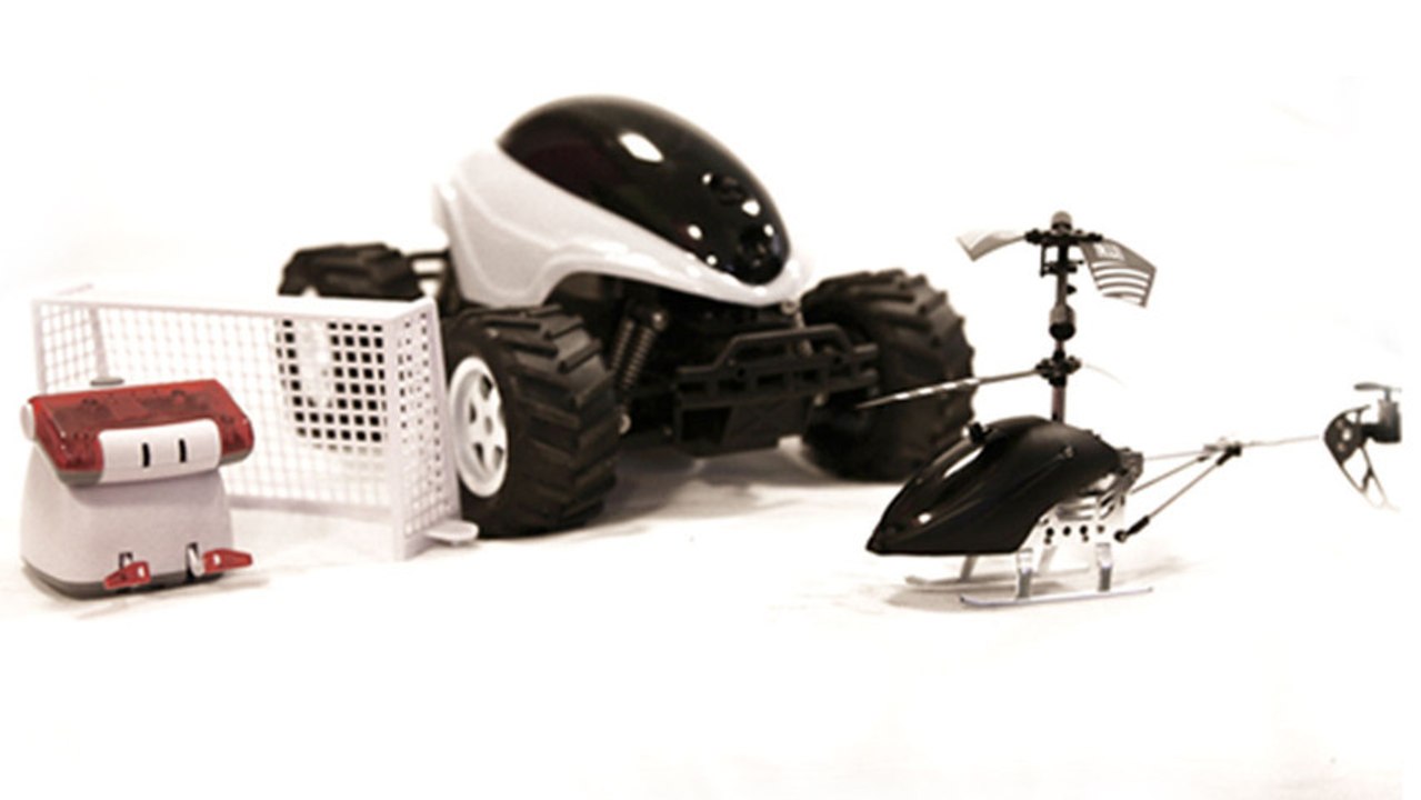 Test BeeWi : hélico, voiture et joueur de foot connectés au smartphone