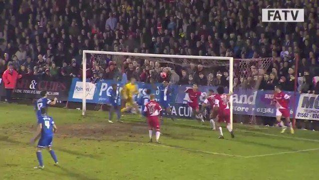 Football - Beaucoup de ratés et un énorme cafouillage dans la surface de réparation