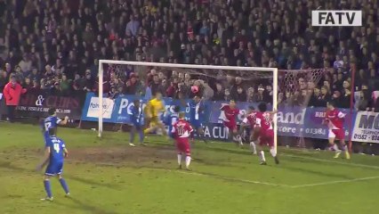 Football - Beaucoup de ratés et un énorme cafouillage dans la surface de réparation