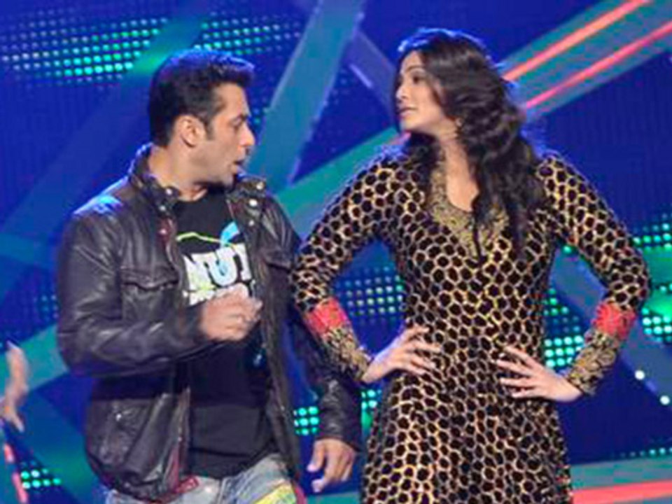 Salman Khan With Daisy Shah On Nach Baliye 6