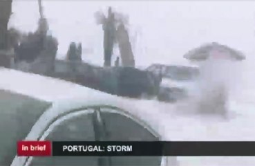 Une vague emporte 20 voitures, séquestration tendue chez Goodyear