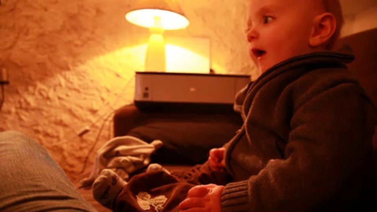 Ilan qui danse sur René la Taupe