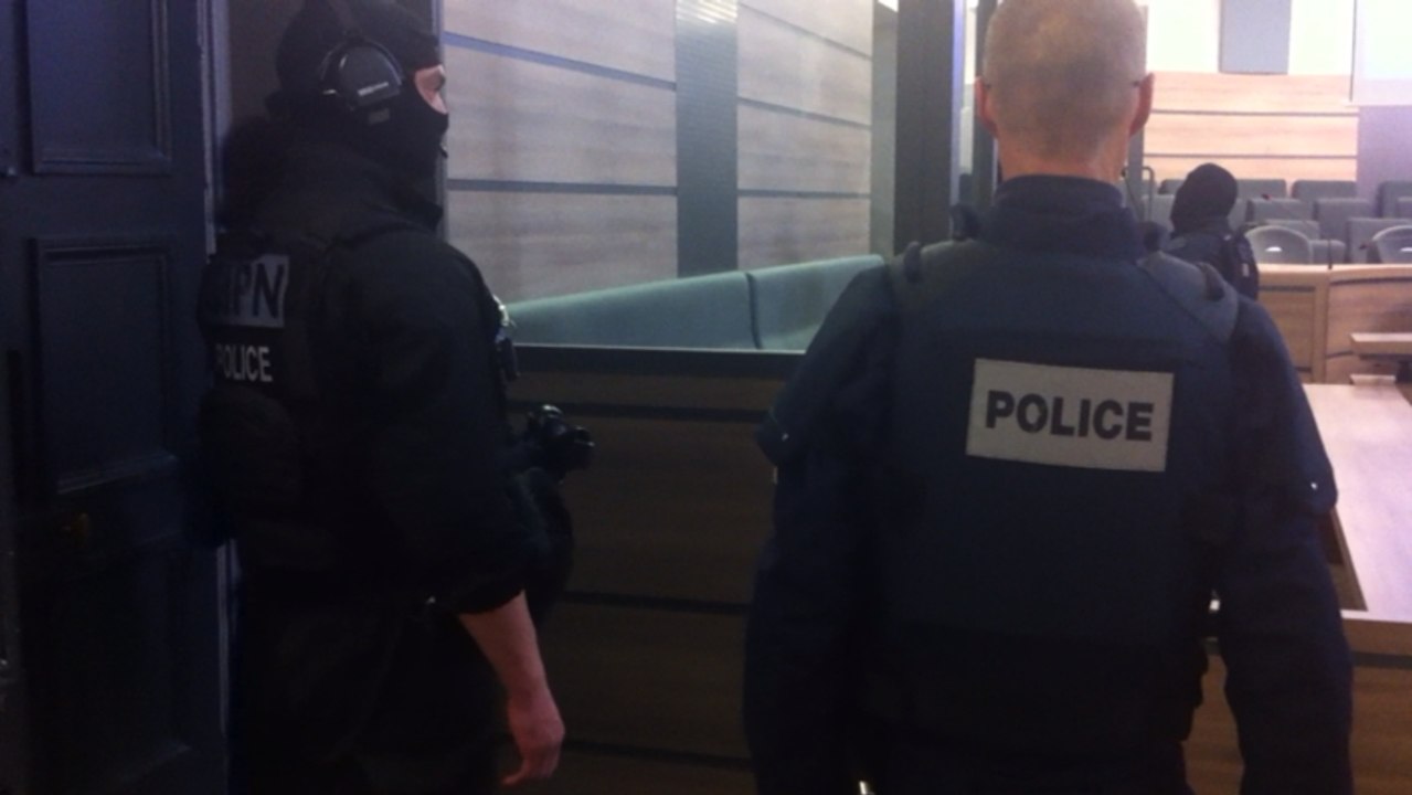 Les deux détenus preneurs d'otage jugés