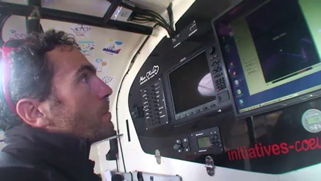 How do the Imoca 60 skippers communicate?