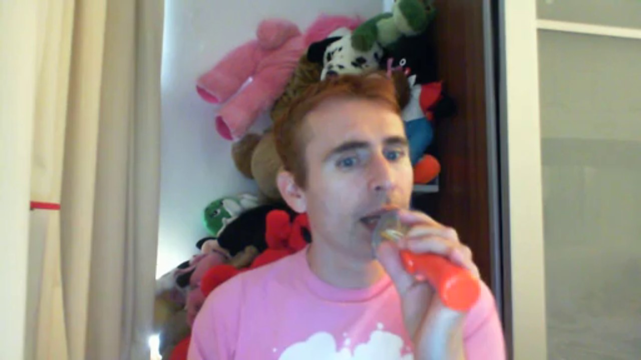 Wiwi égratigne "le syndrome" de Peter Pan" d'Elisa Tovati