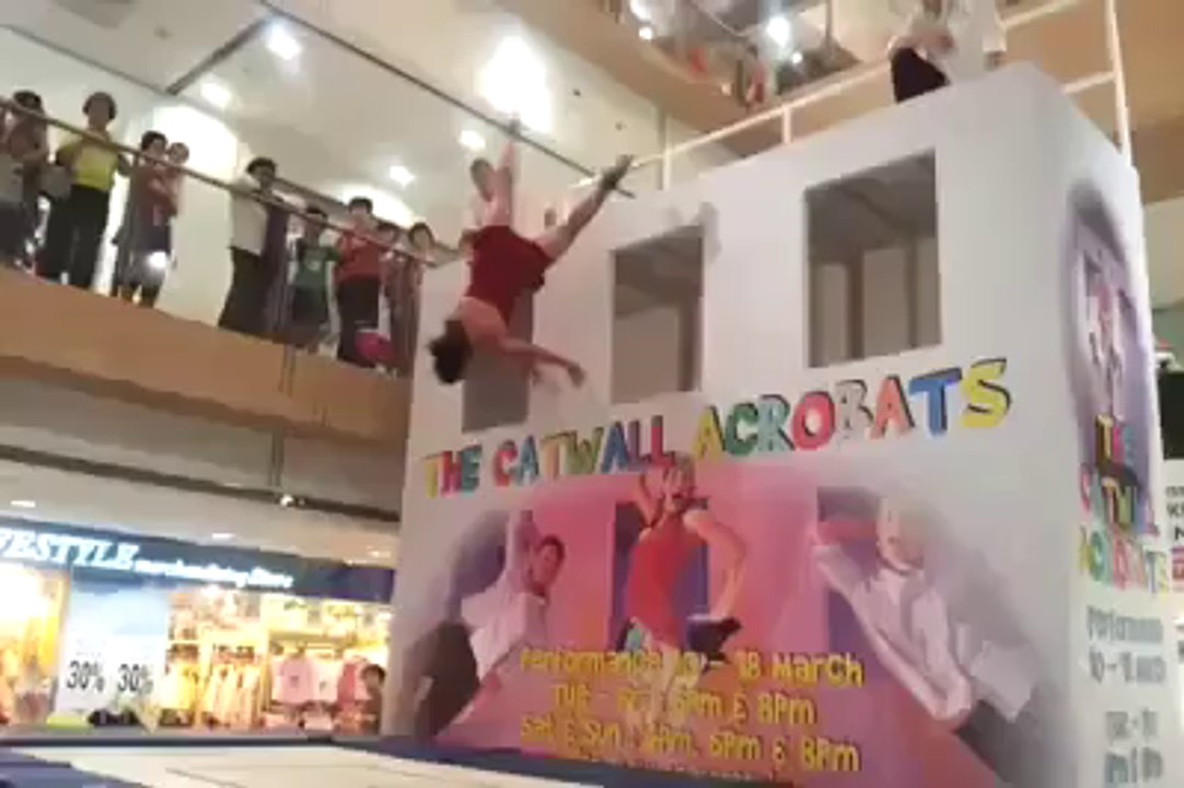 Amazing Girl Flying Funny  لن تصدق ماتراه