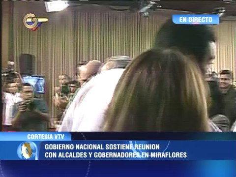 Así se saludaron Nicolás Maduro y Henrique Capriles en Miraflores