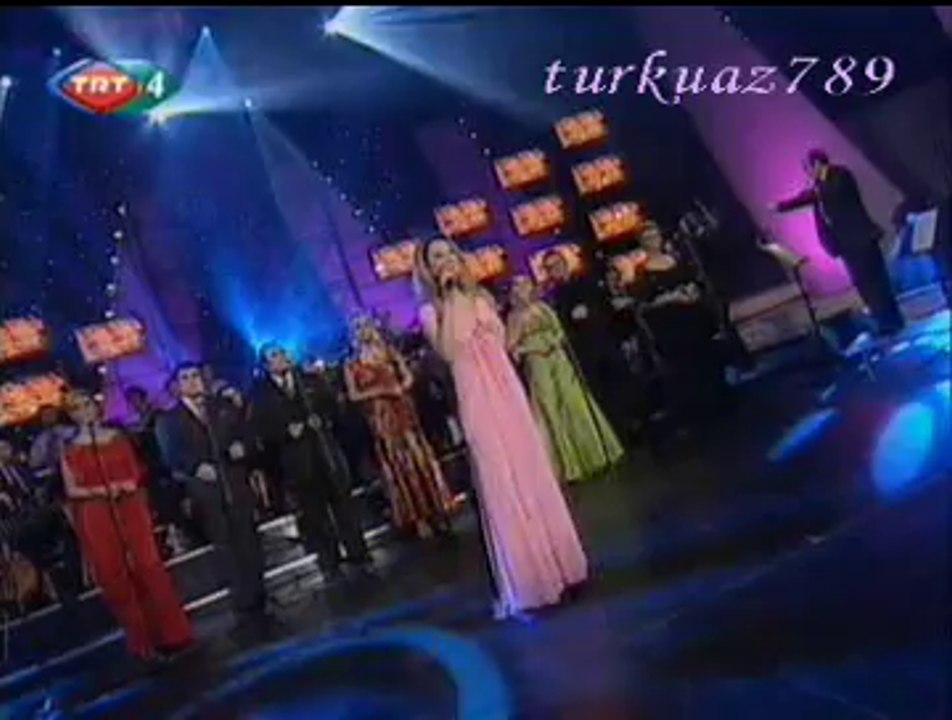 Canan SEZGİN GEYLAN-Kirpiklerinin Gölgesi Güllerle Bezenmiş