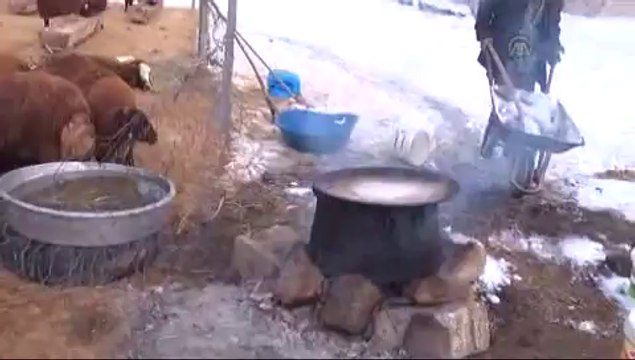 Su ihtiyacını kar eriterek karşılıyorlar