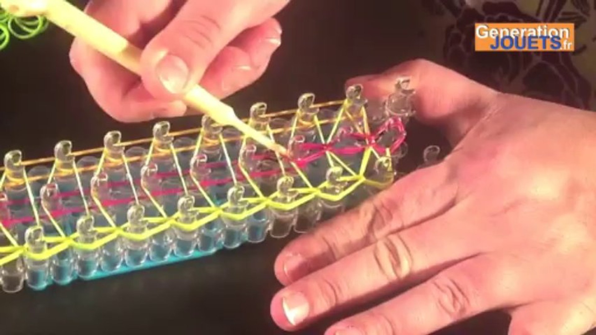 Bracelet élastiques à deux rangées – Tuto vidéo avec le Rainbow Loom