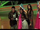 Salman Khan at Nach Baliye6 to promote jai ho & also prosses  for camera