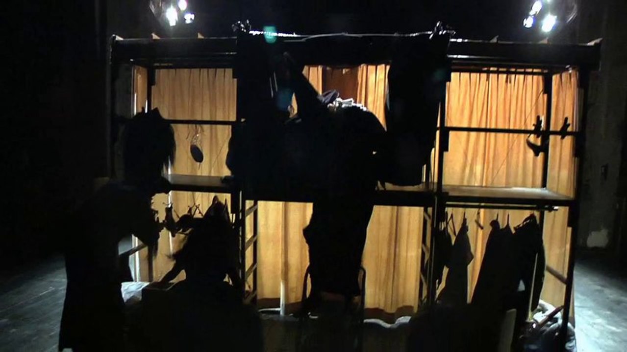 Théâtre de l'éventail al Teatro Valle Occupato - 28 novembre 2013 - YouTube