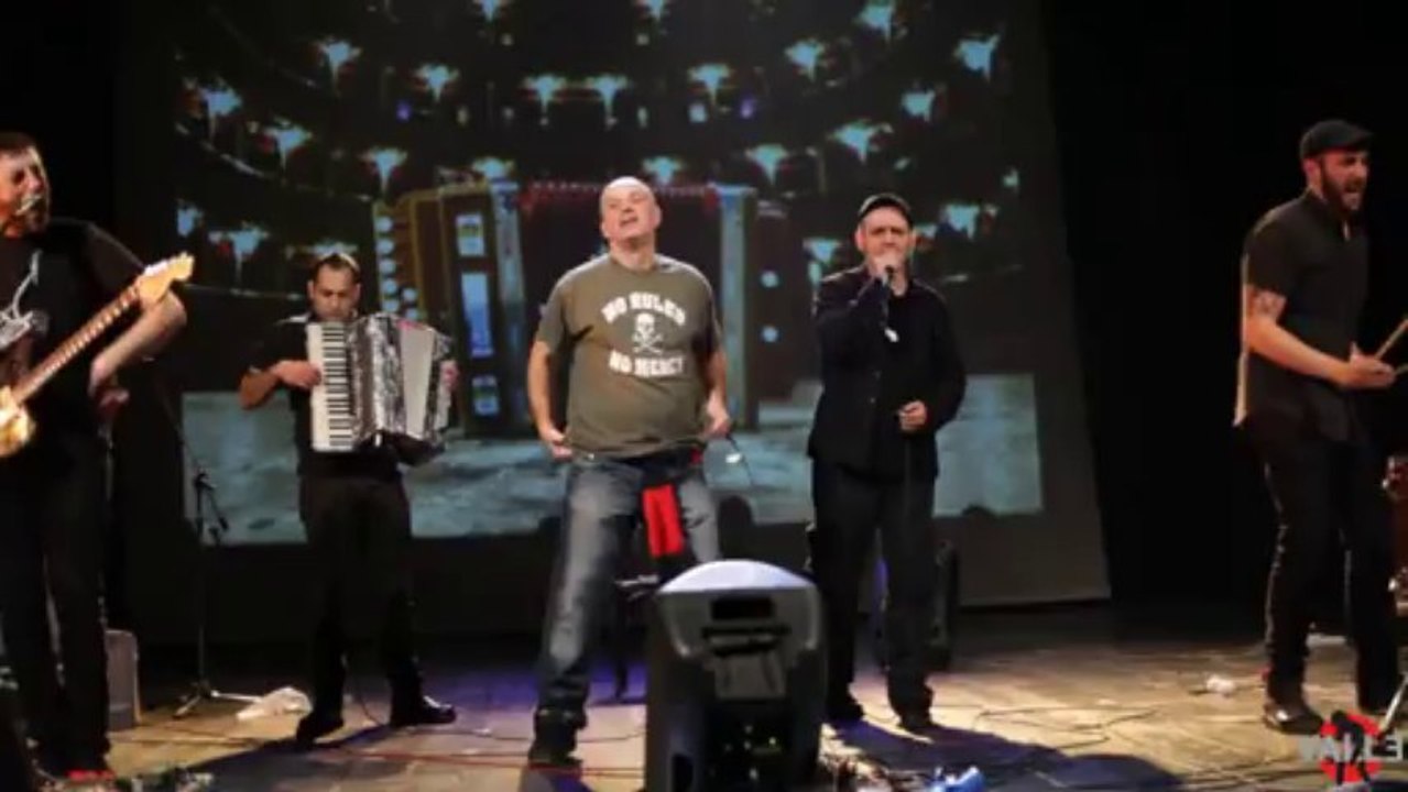 Un regalo a Radio Onda Rossa #2 - Assalti Frontali feat. Muro del Canto Roma meticcia - YouTube