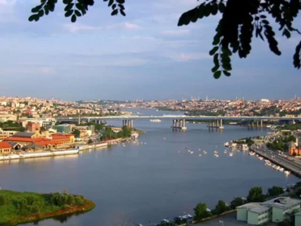 Sana Dün Bir Tepeden Baktım Aziz İstanbul ZEKAİ TUNCA