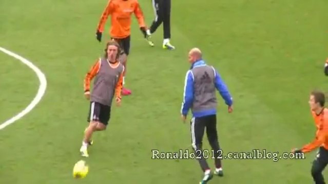 Zidane avec Cristiano Ronaldo Modric Isco Bale Real Madrid Entrainement